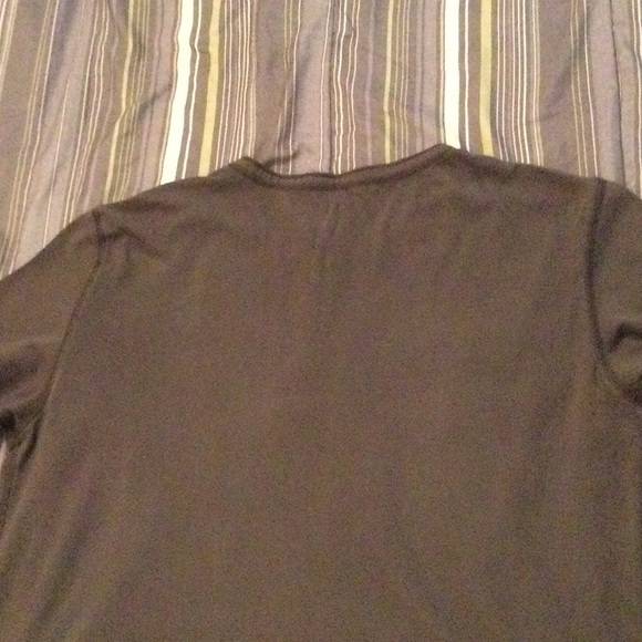 Gun metal grey American Eagle T with three mid drift buttons - Picture 2 of 2